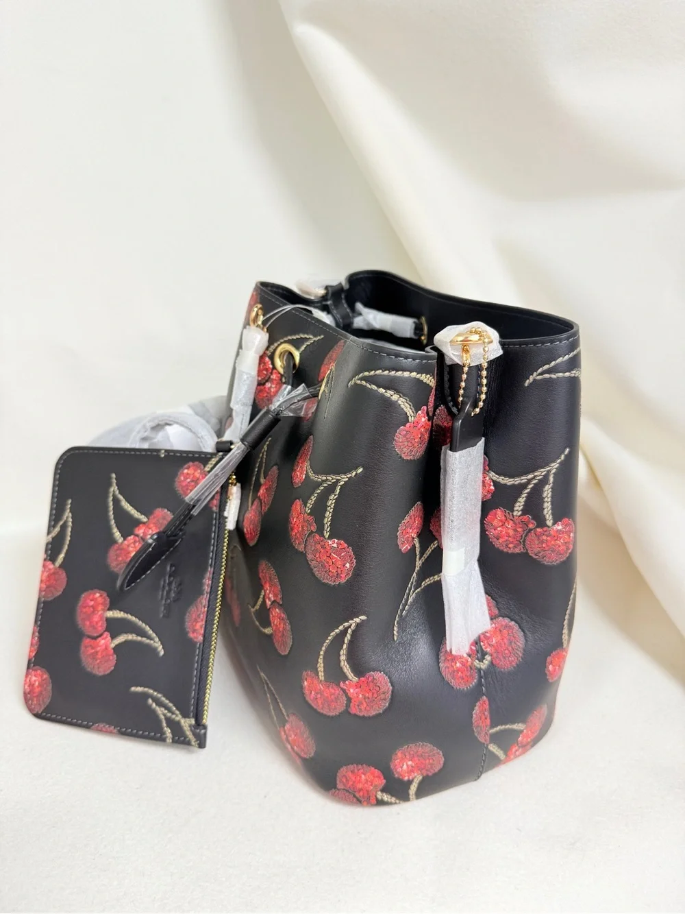 NWT！COACH Rowan Bucket Bag With Cherry Print（CCZ17）fast shipping